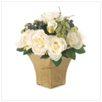 ROSES AND BERRIES BOUQUET