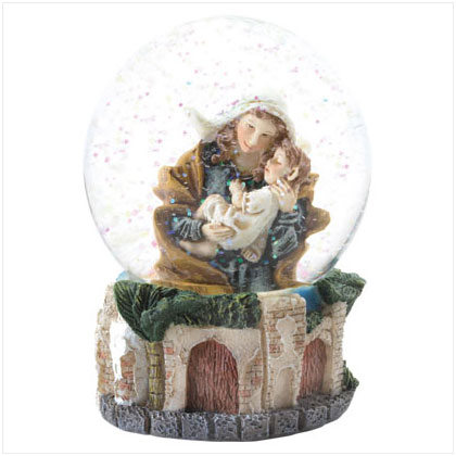 HOLY FAMILY SNOWGLOBE