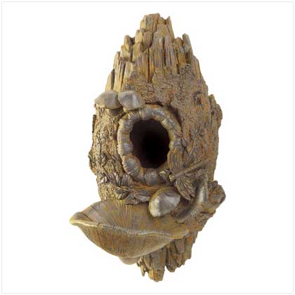NATURE-THEME BIRDHOUSE