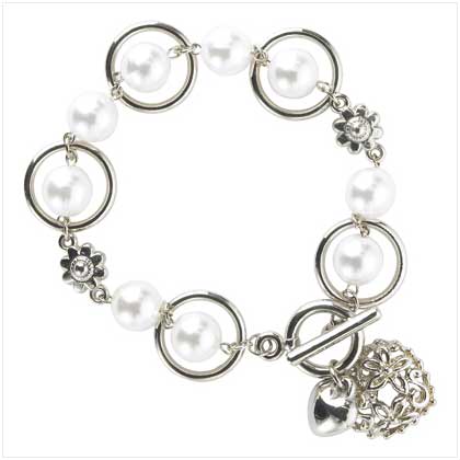 PEARL BRACELET W/HEART CHARM