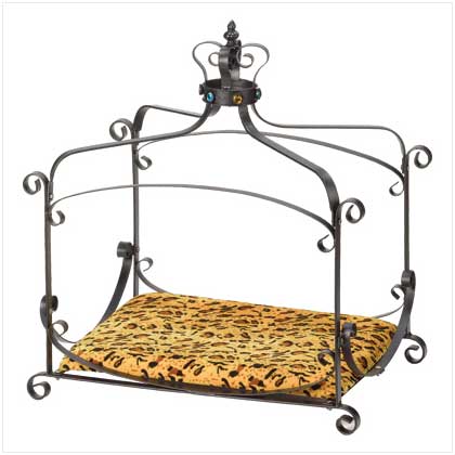 ROYAL SPLENDOR PET BED